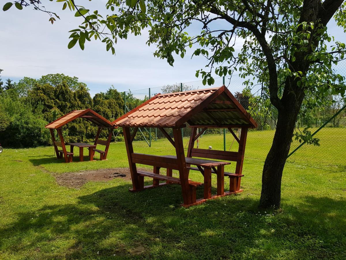 Borostyankert Etterem & Vendeghaz Hotel Sitke Luaran gambar