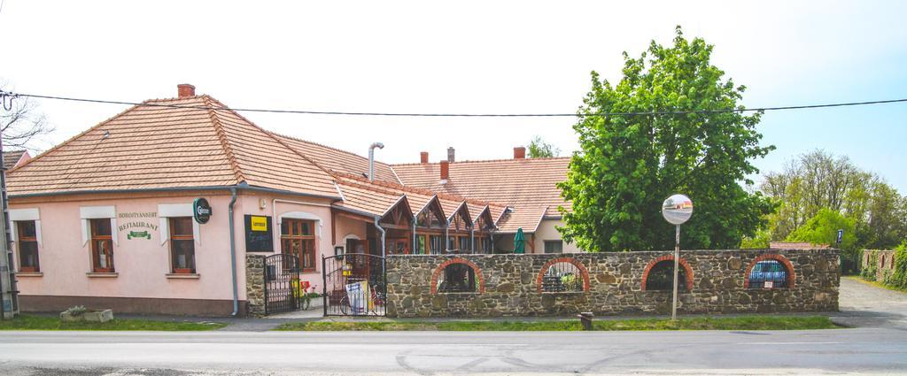 Borostyankert Etterem & Vendeghaz Hotel Sitke Luaran gambar