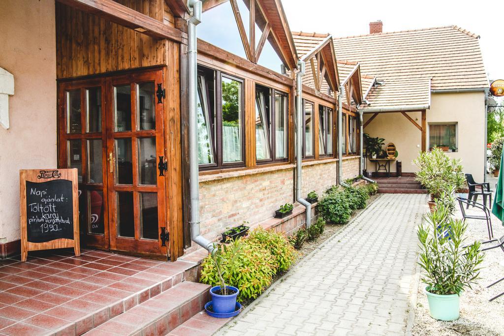 Borostyankert Etterem & Vendeghaz Hotel Sitke Luaran gambar