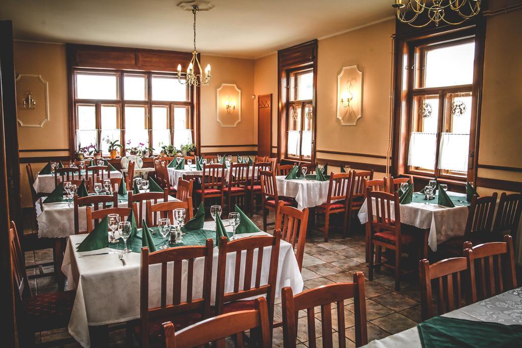 Borostyankert Etterem & Vendeghaz Hotel Sitke Luaran gambar